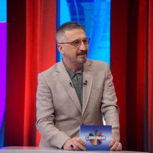 Cem Davran Instagram - Açılan sandık sayısı.
Seçim’in “s”si ve dahası.
Çarkıfelek saat 20.00’de Tv8’de.
#çarkıfelek #tv8 
@tv8 @duygumum @acunmedyatr @carkifelektv8
