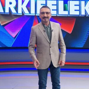 Cem Davran Instagram - Açılan sandık sayısı.
Seçim’in “s”si ve dahası.
Çarkıfelek saat 20.00’de Tv8’de.
#çarkıfelek #tv8 
@tv8 @duygumum @acunmedyatr @carkifelektv8