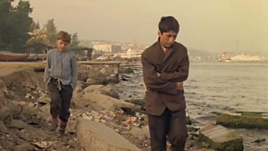 Cem Davran Instagram - 1979, iki yıl önce olanlara tanıklık etmiş çocuk gözlerim gençliğin ilk adımlarını sayarken…
Benim için #1Mayıs Yusuf ile Kenan oldu hep. Ömer abiyi, Onat abiyi saygıyla anıyorum. 
İşçinin, Emekçinin bayramı kutlu olsun.