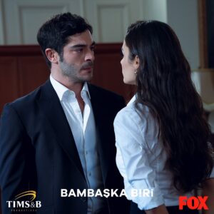 Cem Davran Instagram - Bu akşam #BambaşkaBiri var, keyifle izleyin, kalbinizi ferah tutun, iyilik iyidir. 
@_burakdeniz @handemiyy @foxturkiye @timsandb