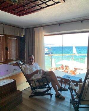 Cem Davran Instagram - Güzel günler, güzel mekânlar.
@ankaayanikola 👏🏻🌺