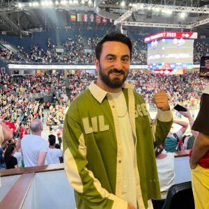 Cem Gelinoğlu Instagram - Basketbol milli takımımızı izledik. Ukrayna karşısında harika bir galibiyet aldık. 🇹🇷🇹🇷