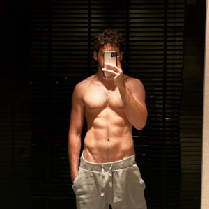 Cem Kenar Instagram - Playing mirror selfie game strong… 💪