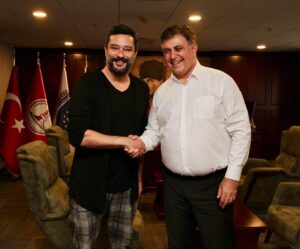 Cem Kılıç Instagram - Karşıyaka Belediye Başkanı Sayın @dr.cemiltugay ile kültür ve sanata dair çok keyifli bir sohbet gerçekleştirdik. Sayın başkanıma konukseverliği ve samimiyeti için çok teşekkür ederim. @karsiyakabelediyesi @ilkercoban1977