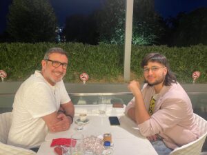 Cem Özer Instagram - İlk kazancıyla yemek ısmarladı.hem de “Babalar Günü” nü kutladık. Seni çok seviyorum canım oğlum ❤️❤️❤️