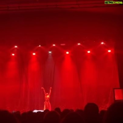 Cem Özer - 5K Likes - Ömrüm.. #cemolmak #cemolmakmüzikali @cem_ozer @cemolmak #şiir #cemözer #cemkaraca #performancedancers👉🏻 @sibelkusi #bostancıgösterimerkezi #istanbul #tiyatro #reels #keşfet #fyp