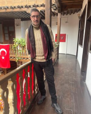 Cem Özer Instagram - “ Mendebur “ #sinemafilmi #malatya #arapgir #tarihiköprü #han #doğa #kampalanı #set #cemözer #keşfet #keşfetteyiz