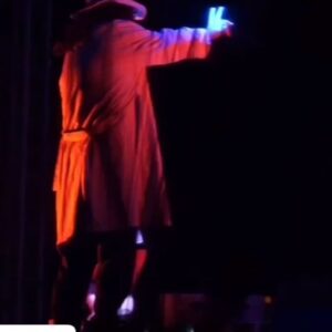 Cem Özer Instagram - (*)Cem Olmak ; Cem Karaca’yla oynadığım, zihnimde söylediğim şarkılara 3 dansçının performanslarıyla eşlik ettiği “tek” kişilik oyunum. Proje, oyun ve sahne tasarımını yaptığım, 2 yıldır hayal ettiğim, reji ve uygulamada yazarımız Murat Gürvardar’la birlikte yürüdüğümüz ( tıpkı yazım aşamasında olduğu gibi ) bu hayale önce yapımcı olarak Oğuzhan Güler ortak oldu inandı, sonra Ercüment Vural bana müthiş düzenlemeler yaparak şarkılar söyletti… sonra, sonra Zehra Karadağ terinin son damlasına kadar emeğini koydu ve Burcu Koçyiğit’in koreografiden öte dans yorumları  çıktı ortaya ve biz Cem Olduk. Siz de mutlaka bizimle Cem Olun.  İl oyun Bandırma’daydı. Bandırmalılar da biz de Cem Olmaktan büyük keyif aldık. İstanbul’uda ilk oyun 27 Eylül Trump’ta. * cemolmak : toplanmak, bir araya gelmek, birleşmek, birlik olmak . #vemolmak #cemkaraca #tiyatro #oyun #müzikal #dans #eğlence #cemözer #keşfetteyiz #keşfet