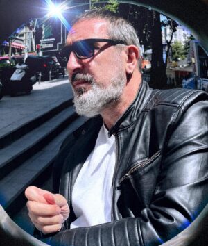 Cem Özer Instagram - Thank you for the thousand ways you love me everyday.. Happy Birthday My husband, my soul, my love, my one…  you give me all purpose.. to live clearly and with love 😳❤️❤️❤️❤️❤️❤️😘😘😘😘😘😘🤓 @cem_ozer 🎂💫🥳🥂