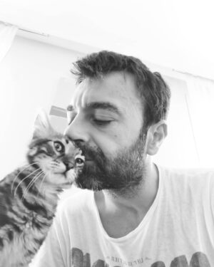 Cem Uslu Instagram - kediyi öp