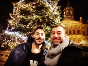 Cem Uslu Instagram - Viii vişş yu e meerii dıppp tısss! 😊🎶🎶🎶