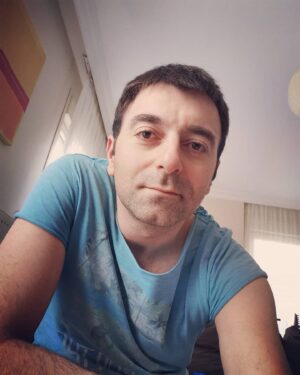 Cem Uslu Instagram - İnsan tabii biraz sıkılıyor...