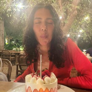 Cemre Ebüzziya Instagram - happy day