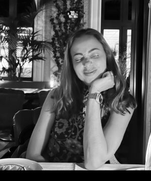 Cemre Ebüzziya Instagram - two weeks ago…Hydra to Paris..when life was lighter, brighter.
