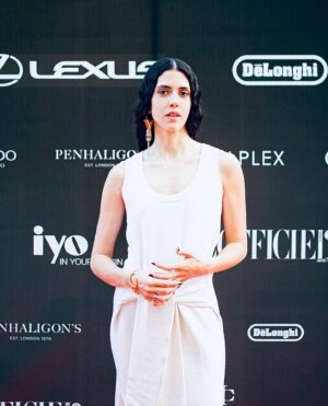 Cemre Ebüzziya Instagram - L’Officiel ve canim Inan cok tesekkur ederim bu güzel hafta sonu icin, dostlarimizla hep beraber olduk iyi ki💛🌞

@lofficielturkiye @inankirdemir #lofficielsurmer #titanicotelbodrum