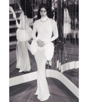 Cemre Ebüzziya Instagram - Thank you Chopard for having me at the Trophee Chopard Award ceremony, I am honored. What a stunning evening it was hosted by this year’s beautiful God Mother Demi Moore alongside the President of Cannes İris Knobloch, Chopard Co-Chairwoman Carolin Scheuefele and Thierry Fremaux. Surrounded by stars from Hollywood to incredible actors from all over the world, we celebrated the Rising stars of this year, Sophie Wilde and Mike Faist. And then started the glamorous party… A night to remember in Cannes. 

Beni Trophee Chopard Ödül törenine davet ettiğiniz için teşekkür ederim Chopard, onur duydum. Bu yılın güzel vaftiz annesi Demi Moore'un ev sahipliğinde Cannes Başkanı İris Knobloch, Chopard Eş Başkanı Carolin Scheuefele ve Thierry Fremaux'nun ev sahipliği yaptığı muhteşem bir akşam oldu. Hollywood yıldızlarından dünyanın her köşesinden inanılmaz aktörlerin katıldığı gecede, bu yılın Yükselen yıldızları Sophie Wilde ve Mike Faist'i kutladık. Ve ardından görkemli parti başladı… Cannes'da unutulmaz bir geceydi. 

————————————————————————————————
@chopard @chopardbycaroline @festivaldecannes @demimoore @sophiewildee @mikefaist #chopardtrophée #chopardtrophee #chopardtropheeawards #festivaldecannes #chopard