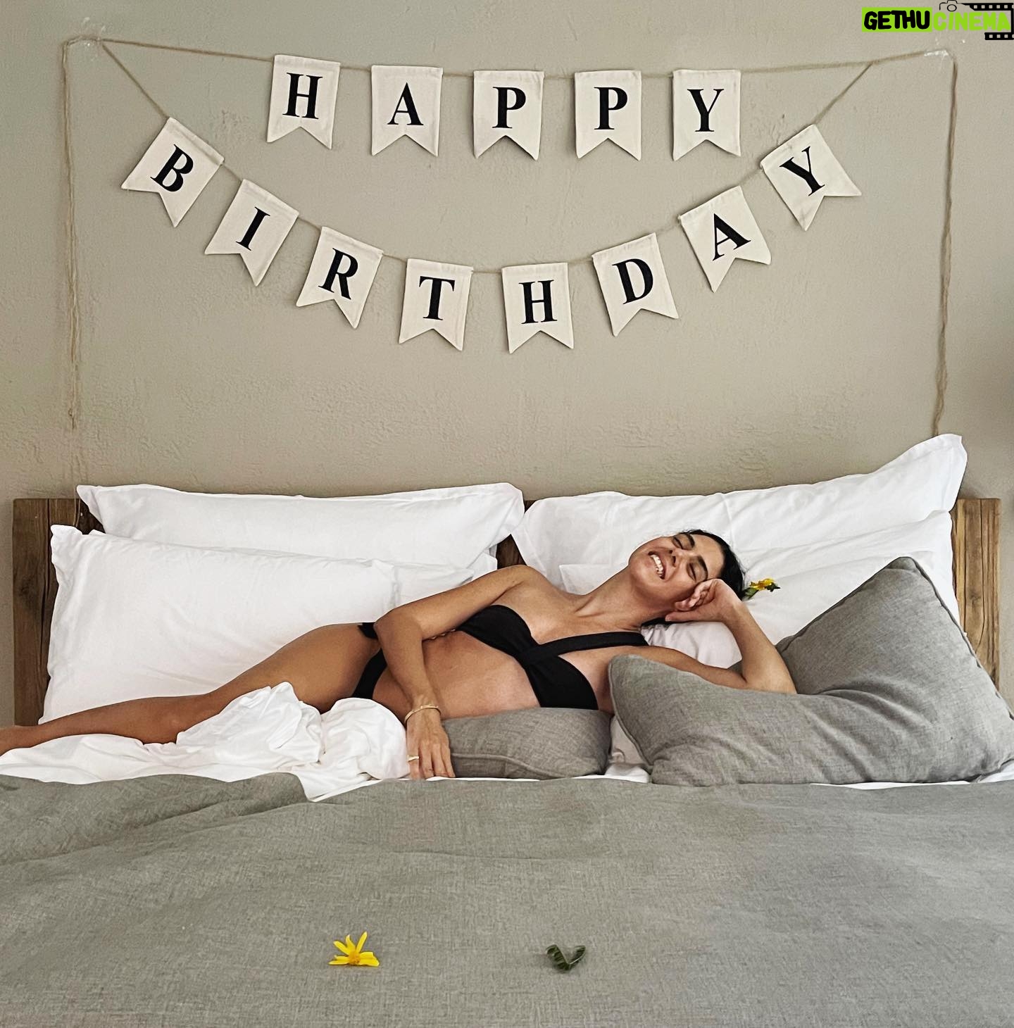 Cemre Ebüzziya - 1.9K Likes - happy day