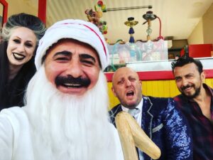 Cengiz Bozkurt Instagram - Rikki rokko başladık. 4. sezon #leylailemecnun @atayaliko @enistesigelmis @neslihanaker_ @exxen