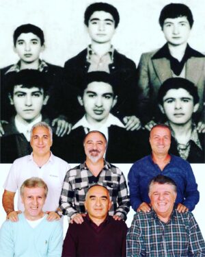 Cengiz Bozkurt Instagram - 40 yıl sonra buluşup aynı fotoğrafçıda aynı fotoğrafı çektirdik geçen haftasonu. Yıl 1979 Sakarya-Karasu Lisesi, yaşlar 15...Soldan sağa ayaktakiler, Nejat Nefesoğlu, bendeniz, Levent Alkan.. Soldan sağa oturanlar, Cihan Marangoz, Rıza Topçu, Özer Bükrek. Yalnız Nejat ne boy atmış arkadaş 40 yılda, biz aynı kalmışız:)) #tbt #karasu #lise #40yıl