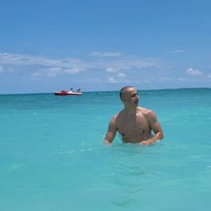 César Caillet Instagram - Cuba/Varadero.
😎❤️😉🙏