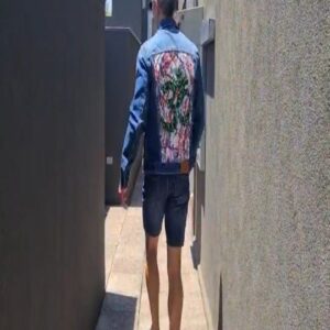César Caillet Instagram - Les quiero contar que @33alart está pintando chaquetas, pantalones o básicamente lo que tu quieras. Lo que más me gusta es que puedes intervenir, modificar ropa que ya tienes y darle un estilo personal y único 😉. #arte #navidad