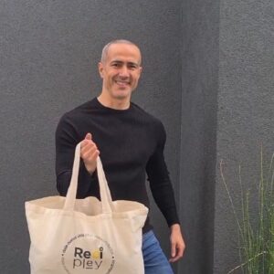 César Caillet Instagram - Cómo están? Cuáles son sus planes para este fin de semana? L@s invito a conocer esta fantástica nueva iniciativa de @ripleychile que está destinada al reciclaje. #recipley