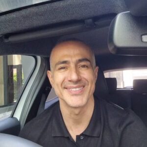 César Caillet Instagram - ¿Te interesa el cuidado de tu piel? Te recomiendo el nuevo centro Dermoxpert de @farmaciascruzverdechile porque te va a encantar. Visítalo, hazte un testeo y recibe la mejor orientación de la mano de las dermoconsejeras.  #Dermoxpertcruzverde  #dermoscosmetica  #cruzverdemecuida