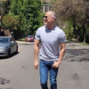 César Caillet Instagram - Mi polera es @nobrandco__
Algodón 100% pima cultivado de manera sostenible en el norte de Perú. @pancho8a_ @diegobenito_ 
* El algodón pima es una de las mejores calidades de algodón del mundo. 😉