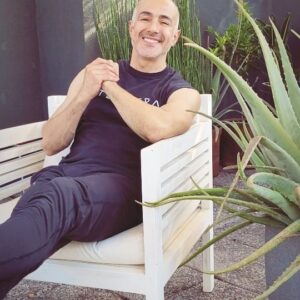 César Caillet Instagram - Domingueando. Vitamina D. 🌞❤️
Abrazo grande para tod@s. 😉