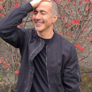 César Caillet Instagram - Bienvenido Septiembre. 
Si activas el sonido podrás escuchar a los pájaros. 
La naturaleza se reinicia, es una buena oportunidad para hacerlo nosotros también. Intentar ser una mejor versión de nosotros, ser más amables, tolerantes, respetuosos, empáticos, solidarios, mirar a los ojos, conectarnos, pedir por favor, dar las gracias. Desde nuestro micro mundo podemos hacer una  diferencia. 
Si me estás leyendo, a la distancia te doy un abrazo grande. ❤️