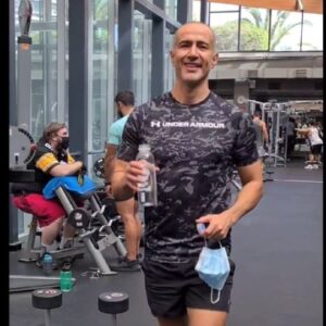 César Caillet Instagram - Sólo por hoy encuentra Collagen Plus, Muscle Sure y todo  @vitaminlifechile con un 30% de descuento. Sólo en Salcobrand.cl
