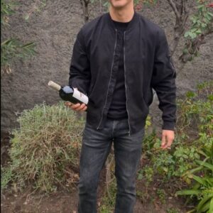 César Caillet Instagram - De los tintos el Cabernet Sauvignon Signature de @apaltagua es uno de mis favoritos.
Ingresa a www.clubapaltagua.cl y recibe tu vino/espumante favorito en la puerta de tu casa. 😉
Abrazo grande para tod@s ❤️.