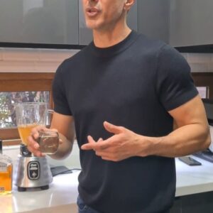 César Caillet Instagram - Cómo están? Hoy es el día internacional del whiskey sour y quería compartirles esta receta que queda espectacular. @jackdanielschile 
Encuentra tu Gentleman Jack en www.housebar.cl 
Abrazo grande para tod@s ❤️.