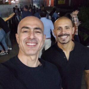 César Caillet Instagram - Fin de semana en Lima,  Perú. 🇵🇪 
Tenemos tanto que aprender, los peruanos saben de turismo y son súper amables con sus turistas. Los distritos (comunas) más turísticos son súper seguros y los puedes recorrer a pie, sacar tu celular para fotos y no va a pasar nada malo. Alcanzamos a conocer Gamarra, Circuito mágico del agua, Miraflores,  casco histórico,  Barranco. 
Mi compañero de aventuras @erikparrafit ❤️
@peru