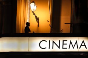 César Mourão Instagram - Hoje será a ante estreia da minha primeira longa como realizador no @cinemasaojorge este mítico cinema, em plena Av. da liberdade. Há, realmente, uma magia neste dia, não só é a primeira vez que mostras o filme ao restante elenco e ao público que convidaste para te dar o primeiro feedback, como à equipa gigantesca que o fez. A equipa que esteve na rodagem, rodagem essa, dura, intensa, debaixo de chuva e depois tão importante como a primeira, a equipa que esteve na pós-produção, que tem também a minha vénia, pois quando parece que terminámos o filme e brindamos todos, ainda falta os outros 50%. A estas duas equipas e à minha produtora @313features o meu obrigado. 
Até já