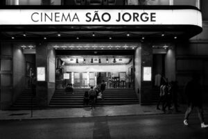César Mourão Instagram - Hoje será a ante estreia da minha primeira longa como realizador no @cinemasaojorge este mítico cinema, em plena Av. da liberdade. Há, realmente, uma magia neste dia, não só é a primeira vez que mostras o filme ao restante elenco e ao público que convidaste para te dar o primeiro feedback, como à equipa gigantesca que o fez. A equipa que esteve na rodagem, rodagem essa, dura, intensa, debaixo de chuva e depois tão importante como a primeira, a equipa que esteve na pós-produção, que tem também a minha vénia, pois quando parece que terminámos o filme e brindamos todos, ainda falta os outros 50%. A estas duas equipas e à minha produtora @313features o meu obrigado. 
Até já
