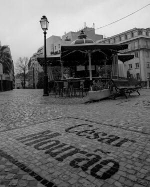 César Mourão Instagram - Dia mundial do teatro. Muito me honra ter sido homenageado no chão da Praça da alegria pela junta de freguesia da Santo António na pessoa do Sr presidente Vasco Morgado. Parabéns a todos os meus colegas actores e técnicos e ao calceteiro por não se ter enganado e ter escrito Sérgio.