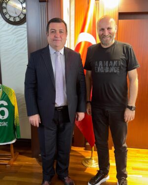 Çetin Altay Instagram - Türk sinemamızın güldüren ve sevilen yüzü kıymetli kardeşim @cetin_altay beyefendiye nazik ziyaretleri için teşekkür ediyorum.