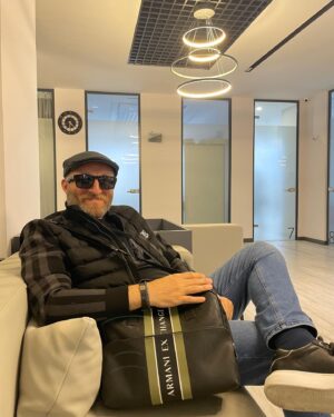 Çetin Altay Instagram - Bir takım koşturmalar filmler falan du bakalım 😉