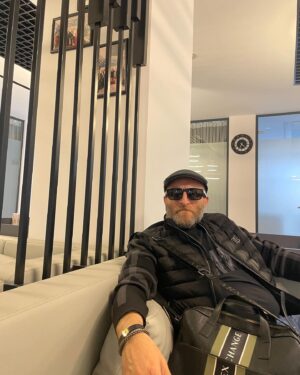 Çetin Altay Instagram - Bir takım koşturmalar filmler falan du bakalım 😉