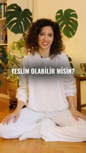 Ceyda Saltadal Instagram - Yaşadıklarımızı iyi ya da kötü yerine yalnızca deneyim olarak görmemiz duygularımızın yoğunluğunda kaybolmamızın önüne geçer. Teslim olabilir misin?