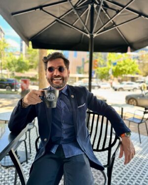 Ceyhun Fersoy Instagram - Yok be kızım toplantıdayım…🕶️
#Newmodernism #bırakbeni #newstyle #modegram