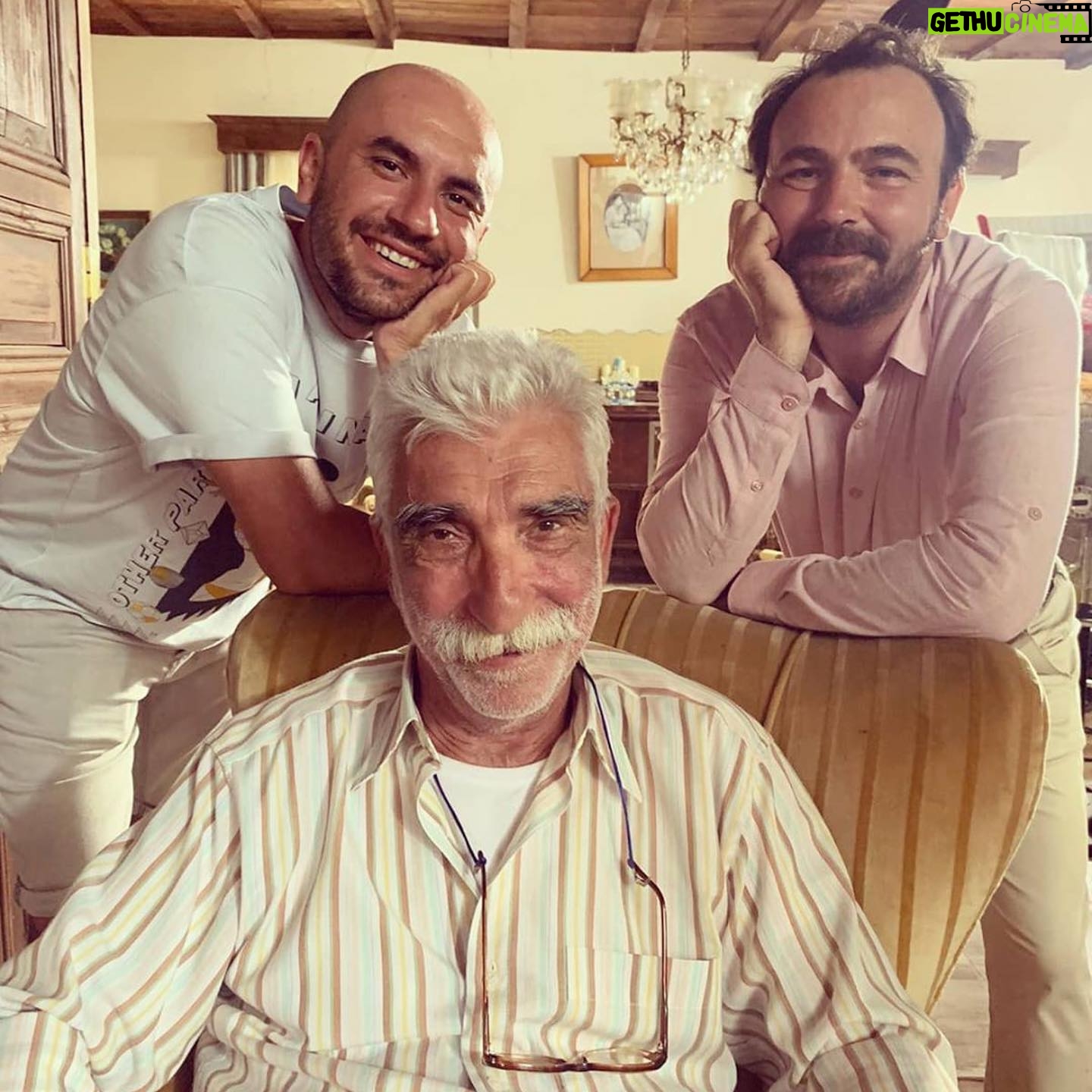 Cezmi Baskın - 5.2K Likes - #Repost @bongomy with @make_repost
・・・
Babalar ve oğulları👨👦👦
@ferdisancar @cezmibaskin @trt
#hanımağanıngelinleri