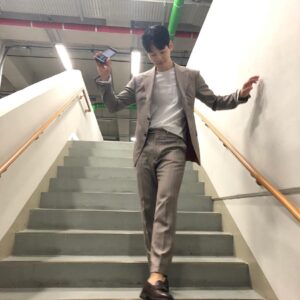 Cha In-Ha Instagram - 오늘밤 10시 #더뱅커 첫방송입니다 🐥🐥본방사수 부탁드립니다