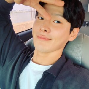 Cha In-Ha Instagram - 구름이 계속 날 따라다닌 날🤝