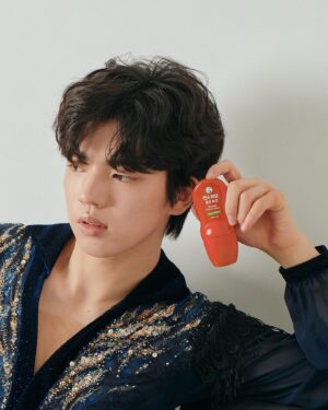 Cha Jun-hwan Instagram - 준환이는 롤온해~

With 
@mentholatum_korea ❤️💙
#멘소래담롤온로션