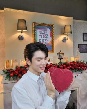 Cha Jun-hwan Instagram - 메리크리스마스🎄✨