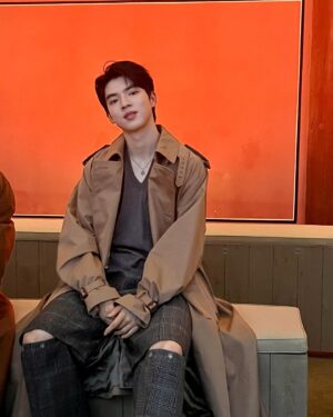 Cha Jun-hwan Instagram - 첫 경복궁 나들이🏠

#GucciCruise24