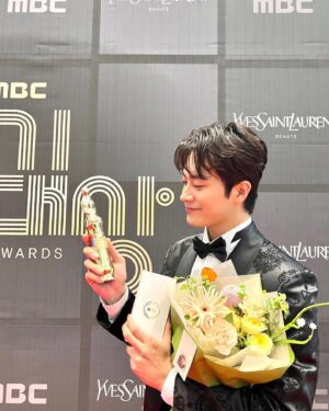Cha Seo-won Instagram - 평생 잊지 못할 추억을 남겨준 , 드라마 두번째 남편팀 , 우리 가족 , 나무엑터스 식구들 , 그리고 우리 건매 , 스타일리스트 수정 누나 😍 사랑해요 , 정말 사랑합니다 . 좋은 꿈 꾸세요