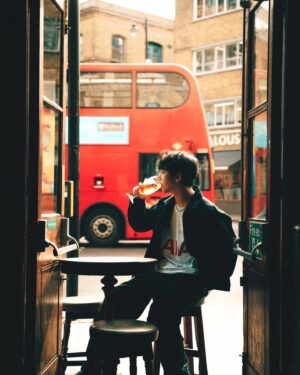 Cha Sun-woo Instagram - London🇬🇧💙 X @jinifoto 

토트넘 경기는 일정내에 없어서 못보지만 런던까지 왔으니 토트넘 유니폼은 입어줘야지🤍Tottenham hotspur🤍
@spursofficial 

#london #spurs #tottenham #sony #son7